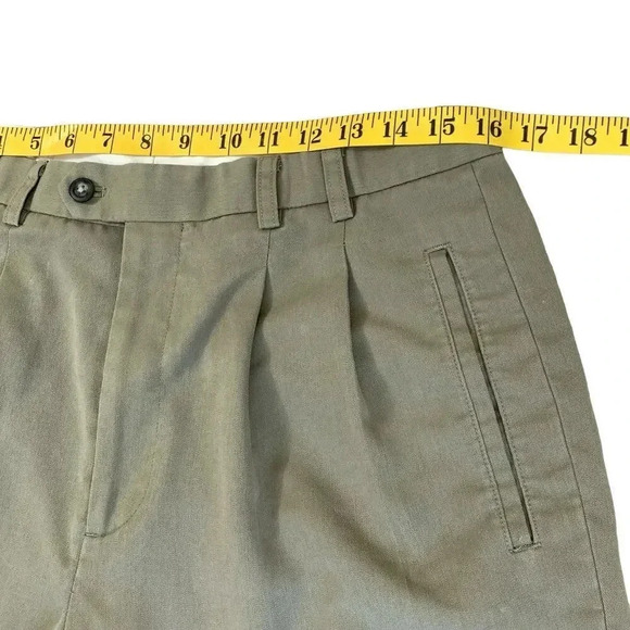 Cutter & Buck Classic Chino Golf Pleated Casual Shorts Size 33 Oyster Green - Picture 11 of 14